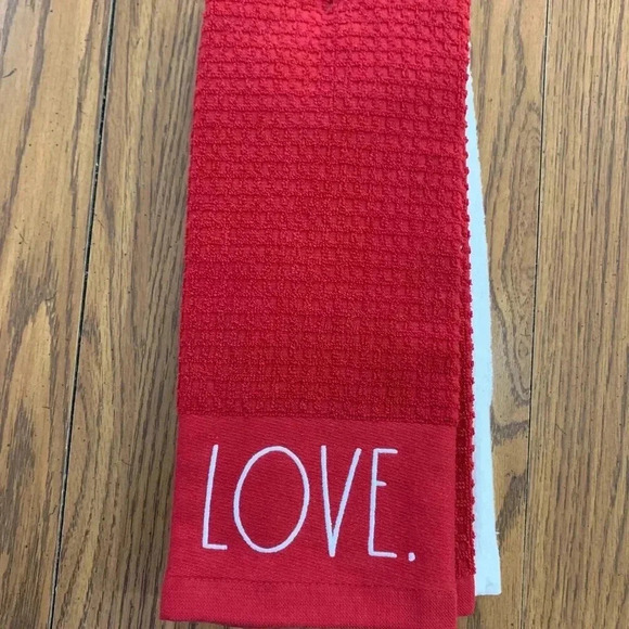 NWT Rae Dunn Set of 2 Kitchen Towels ~ LOVE ~ Red & White Cotton 16”x26” - Picture 3 of 5
